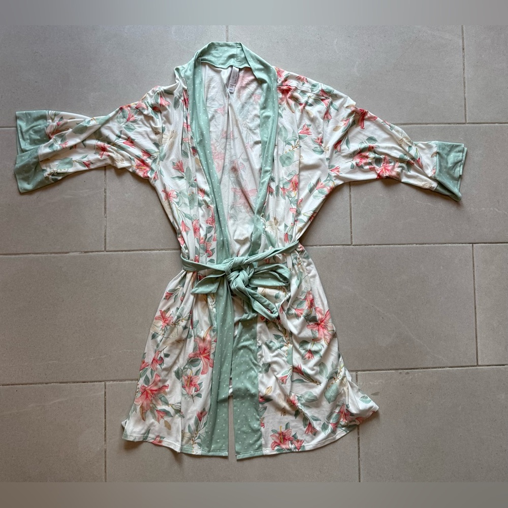 By Flora Nikrooz floral robe with pockets. Size L